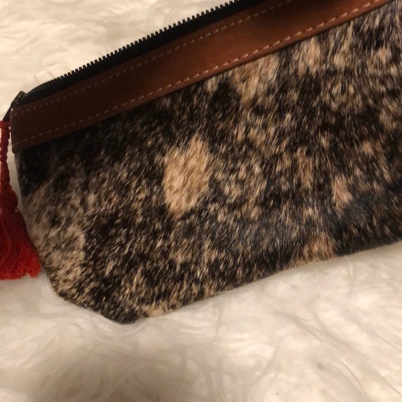 Super cute never used fur wristlet NWOT - Picture 5 of 7